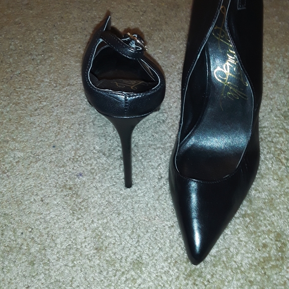 Shoes - Picture 4 of 5